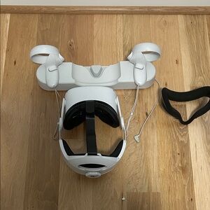 Advanced White VR Headset with Controllers